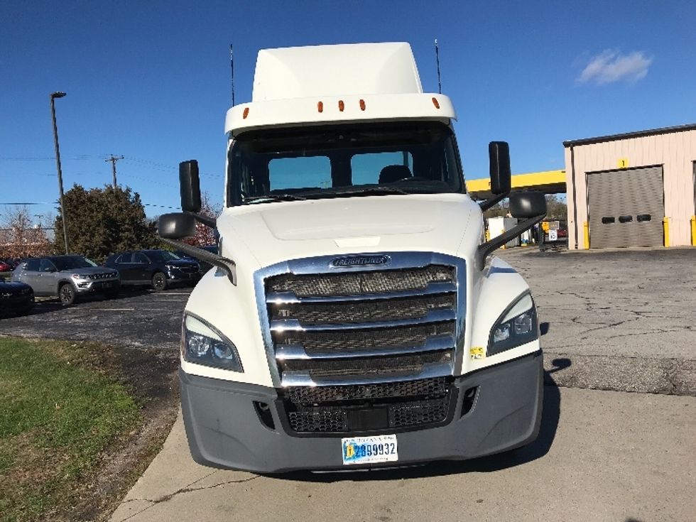 Day Cab Tractor-Heavy Duty Tractors-Freightliner-2019-T12664ST-Elkhart-IN-320,000\n\t\tmiles-$ 59,250 - Image 2
