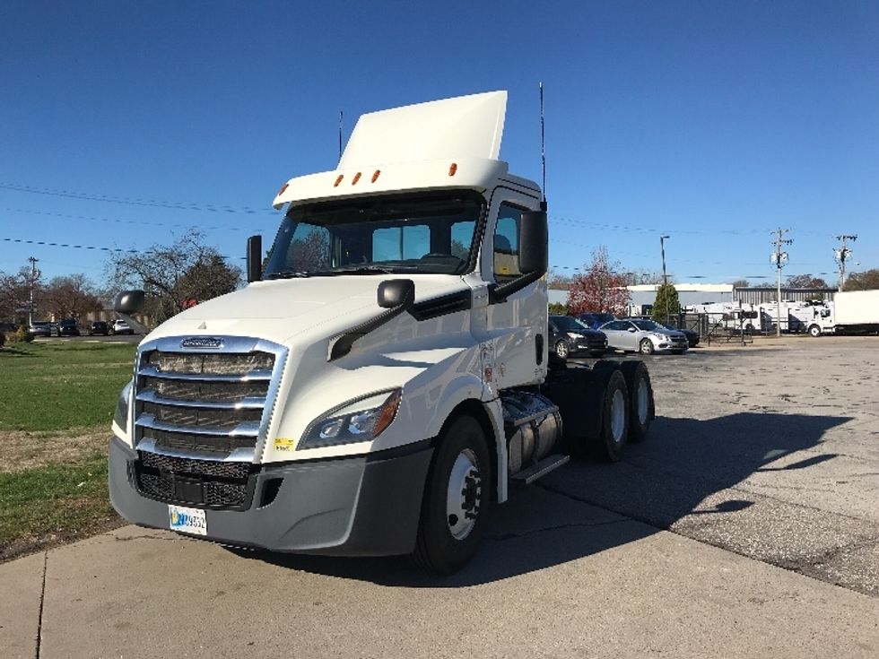 Day Cab Tractor-Heavy Duty Tractors-Freightliner-2019-T12664ST-Elkhart-IN-320,000\n\t\tmiles-$ 59,250 - Image 3
