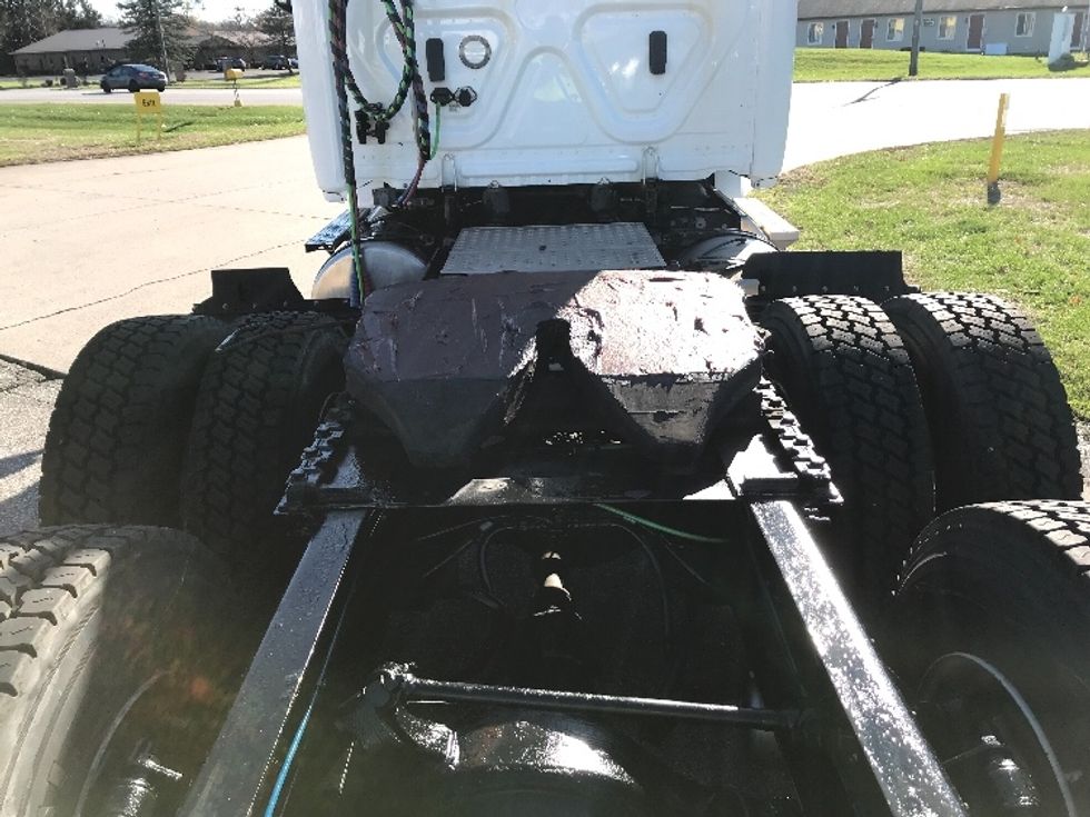 Day Cab Tractor-Heavy Duty Tractors-Freightliner-2019-T12664ST-Elkhart-IN-320,000\n\t\tmiles-$ 59,250 - Image 6