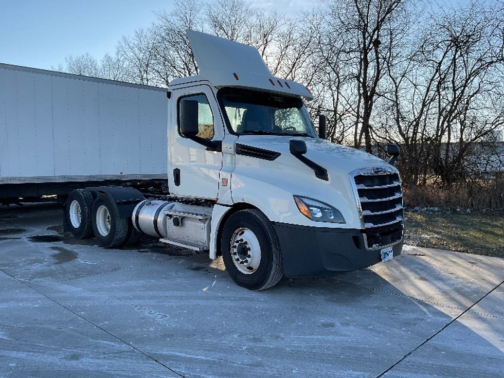 Day Cab Tractor-Heavy Duty Tractors-Freightliner-2019-T12664ST-Elkhart-IN-334,623\n\t\tmiles-$ 57,500 - Image 1