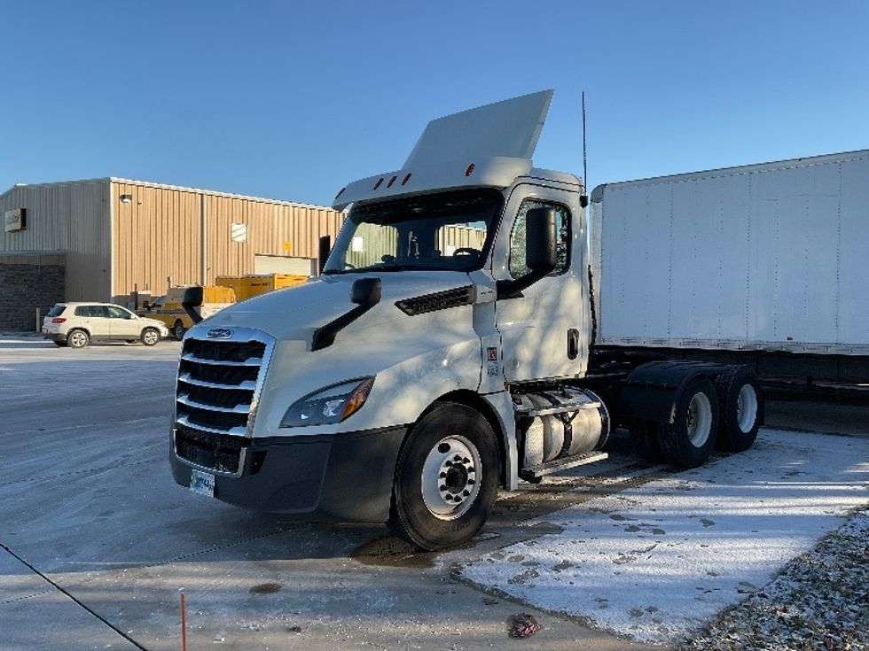 Day Cab Tractor-Heavy Duty Tractors-Freightliner-2019-T12664ST-Elkhart-IN-334,623\n\t\tmiles-$ 57,500 - Image 3