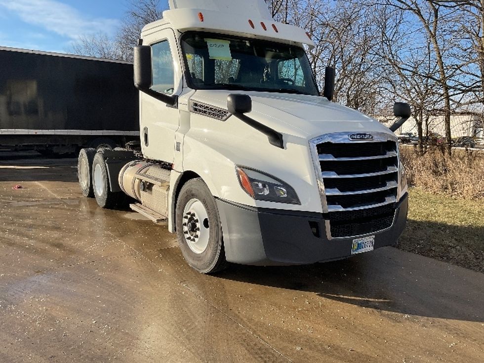 Day Cab Tractor-Heavy Duty Tractors-Freightliner-2019-T12664ST-Elkhart-IN-338,867\n\t\tmiles-$ 55,250 - Image 1