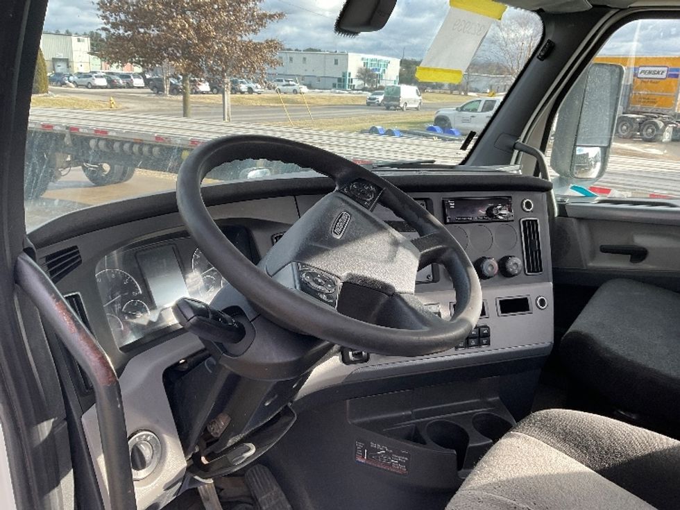 Day Cab Tractor-Heavy Duty Tractors-Freightliner-2019-T12664ST-Elkhart-IN-338,867\n\t\tmiles-$ 55,250 - Image 10