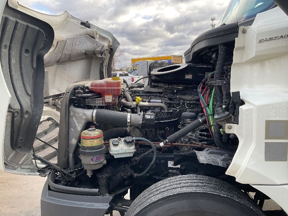 Day Cab Tractor-Heavy Duty Tractors-Freightliner-2019-T12664ST-Elkhart-IN-338,867\n\t\tmiles-$ 55,250 - Image 16