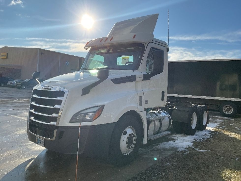 Day Cab Tractor-Heavy Duty Tractors-Freightliner-2019-T12664ST-Elkhart-IN-338,867\n\t\tmiles-$ 55,250 - Image 3