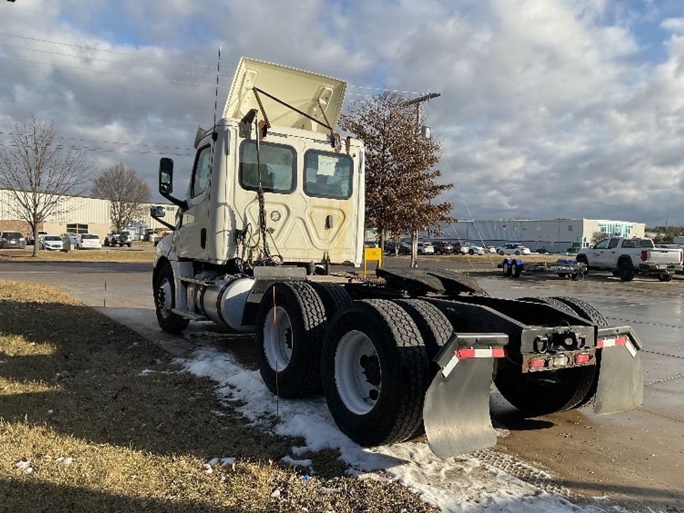 Day Cab Tractor-Heavy Duty Tractors-Freightliner-2019-T12664ST-Elkhart-IN-338,867\n\t\tmiles-$ 55,250 - Image 5