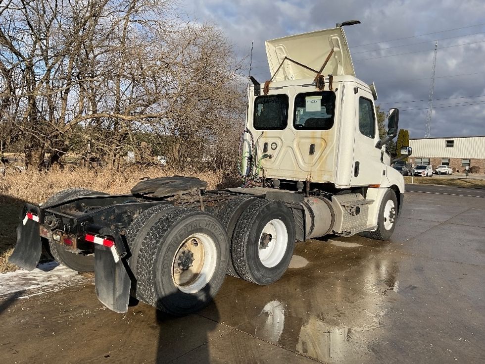 Day Cab Tractor-Heavy Duty Tractors-Freightliner-2019-T12664ST-Elkhart-IN-338,867\n\t\tmiles-$ 55,250 - Image 7