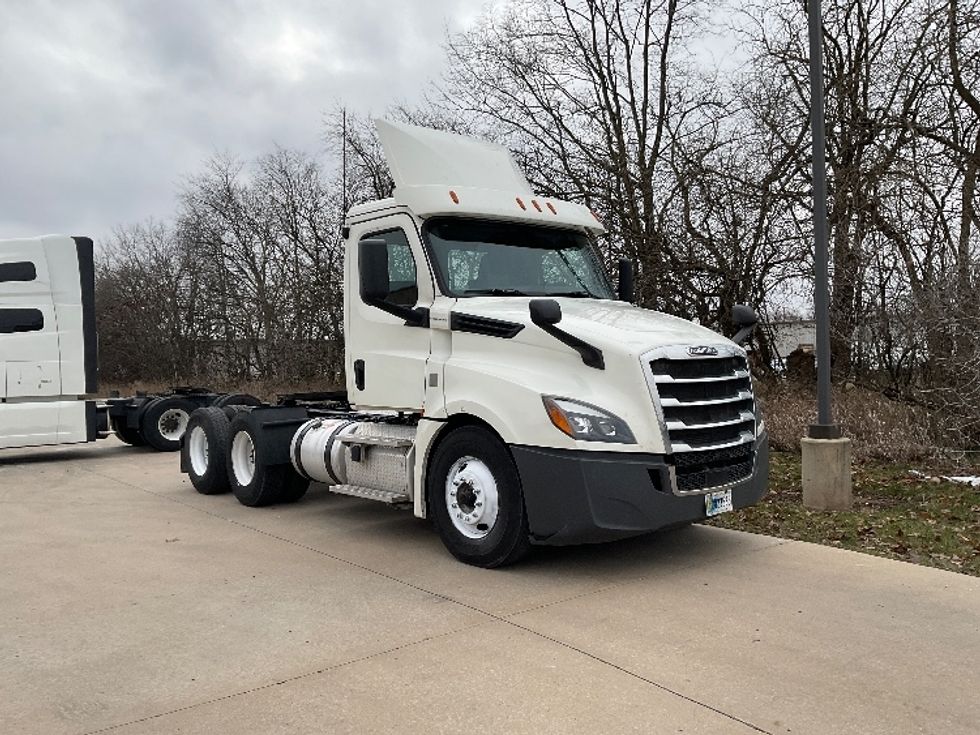 Day Cab Tractor-Heavy Duty Tractors-Freightliner-2019-T12664ST-Elkhart-IN-455,833\n\t\tmiles-$ 50,000 - Image 1