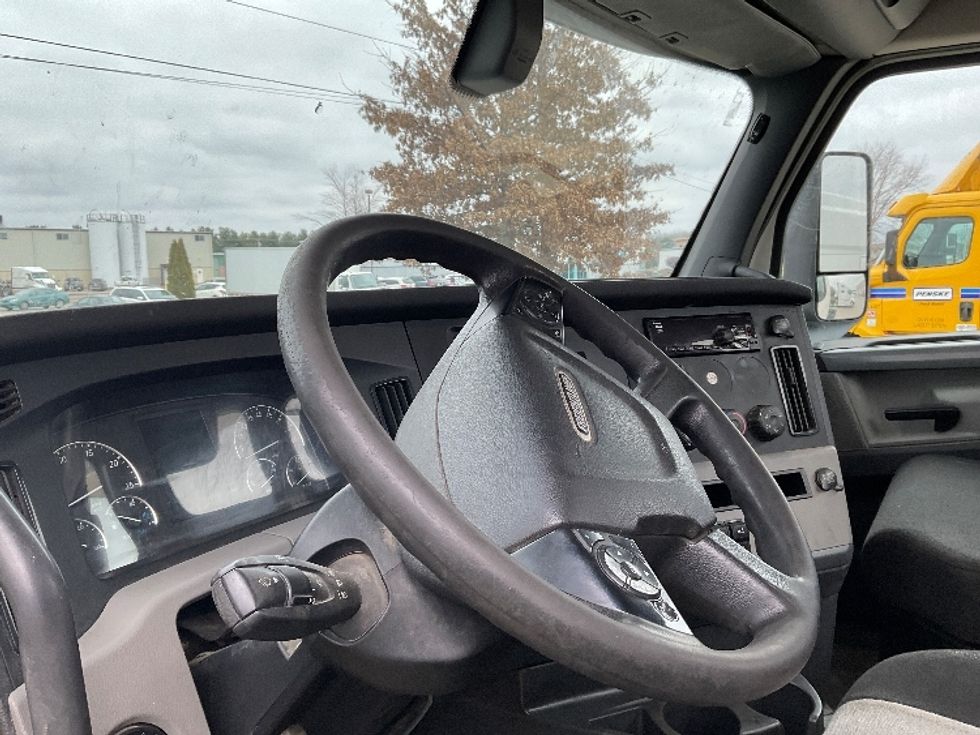 Day Cab Tractor-Heavy Duty Tractors-Freightliner-2019-T12664ST-Elkhart-IN-455,833\n\t\tmiles-$ 50,000 - Image 10