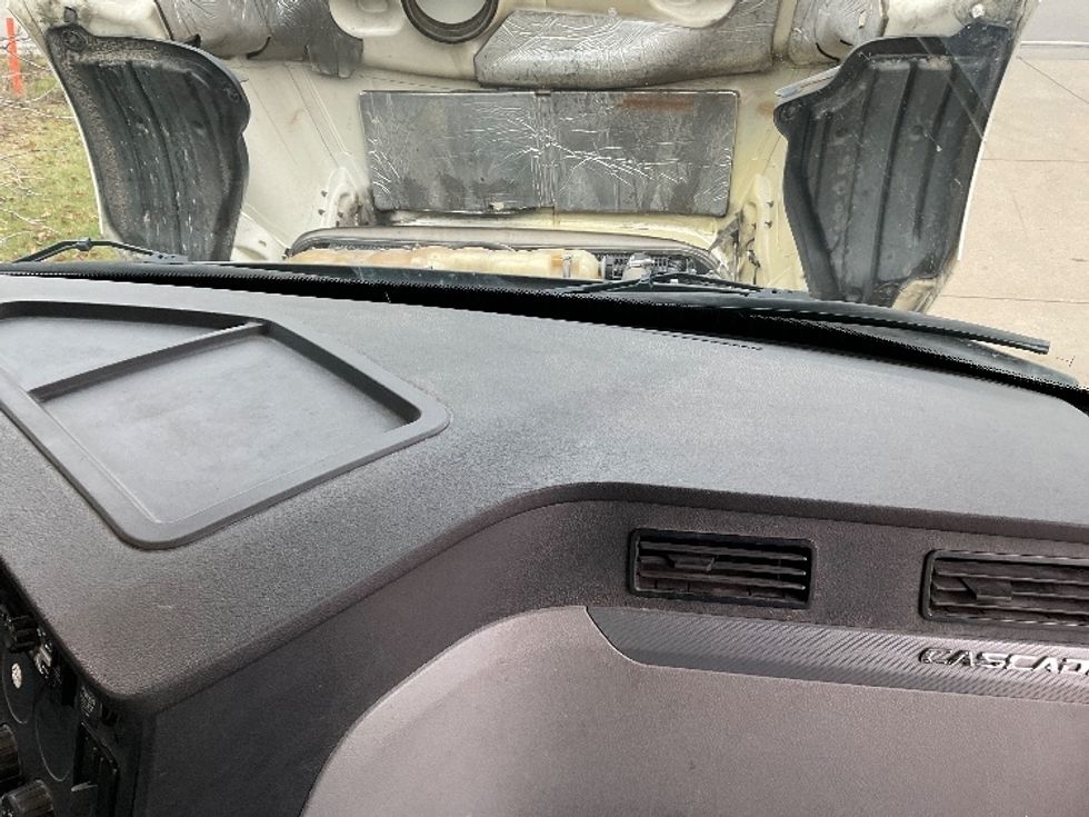 Day Cab Tractor-Heavy Duty Tractors-Freightliner-2019-T12664ST-Elkhart-IN-455,833\n\t\tmiles-$ 50,000 - Image 13