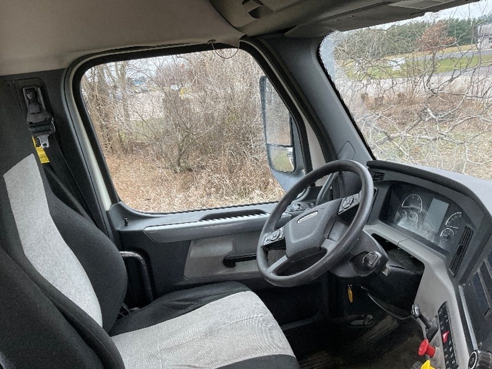 Day Cab Tractor-Heavy Duty Tractors-Freightliner-2019-T12664ST-Elkhart-IN-455,833\n\t\tmiles-$ 50,000 - Image 14