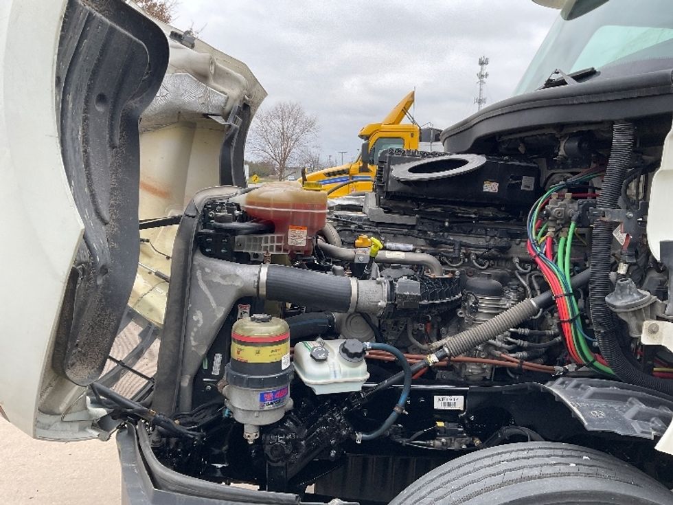 Day Cab Tractor-Heavy Duty Tractors-Freightliner-2019-T12664ST-Elkhart-IN-455,833\n\t\tmiles-$ 50,000 - Image 16