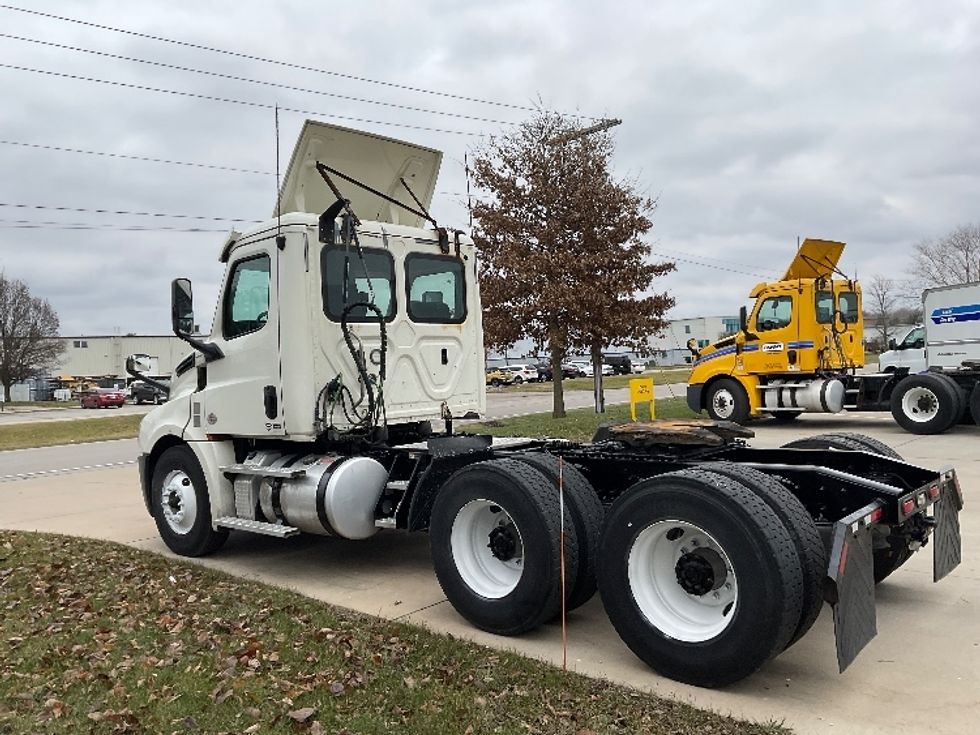 Day Cab Tractor-Heavy Duty Tractors-Freightliner-2019-T12664ST-Elkhart-IN-455,833\n\t\tmiles-$ 50,000 - Image 5