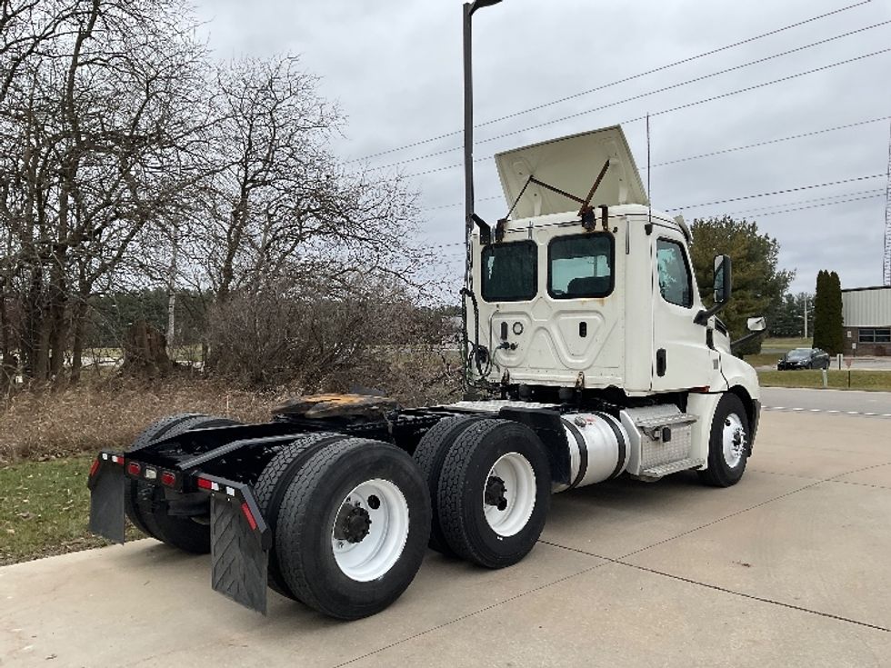 Day Cab Tractor-Heavy Duty Tractors-Freightliner-2019-T12664ST-Elkhart-IN-455,833\n\t\tmiles-$ 50,000 - Image 7
