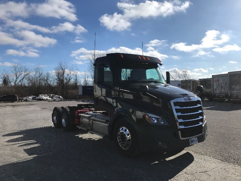 Day Cab Tractor-Heavy Duty Tractors-Freightliner-2019-T12664ST-Elmira-NY-272,132\n\t\tmiles-$ 41,250 - Image 1
