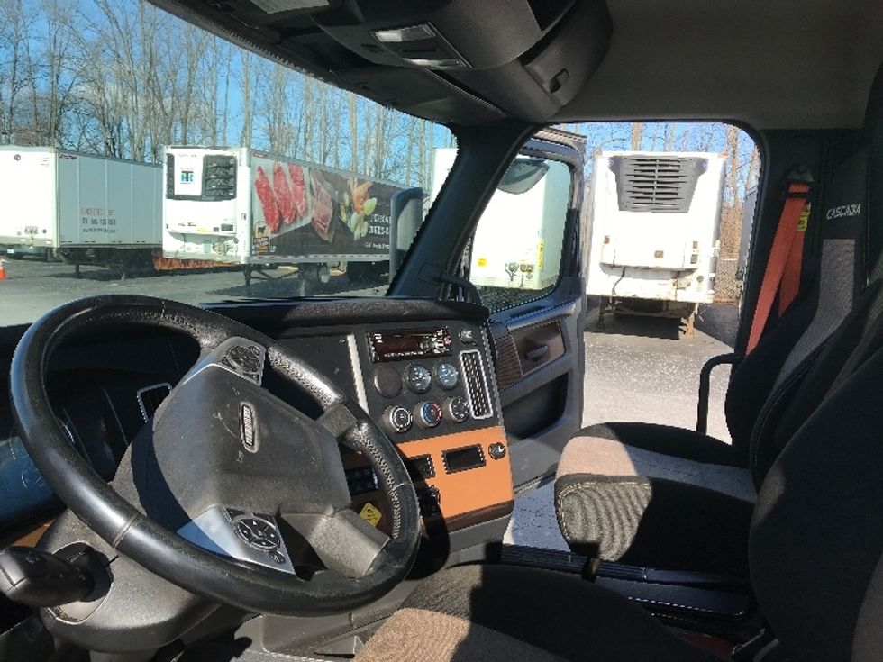 Day Cab Tractor-Heavy Duty Tractors-Freightliner-2019-T12664ST-Elmira-NY-272,132\n\t\tmiles-$ 41,250 - Image 10