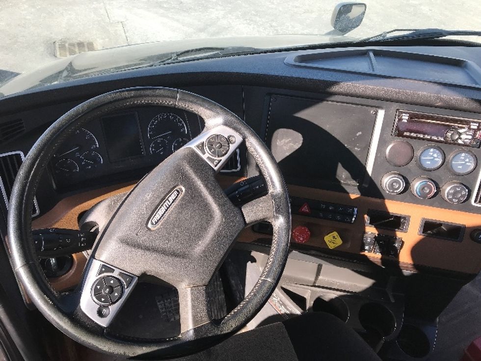 Day Cab Tractor-Heavy Duty Tractors-Freightliner-2019-T12664ST-Elmira-NY-272,132\n\t\tmiles-$ 41,250 - Image 11