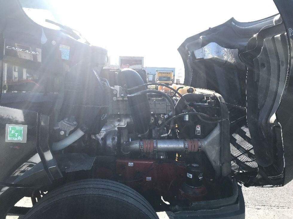 Day Cab Tractor-Heavy Duty Tractors-Freightliner-2019-T12664ST-Elmira-NY-272,132\n\t\tmiles-$ 41,250 - Image 15