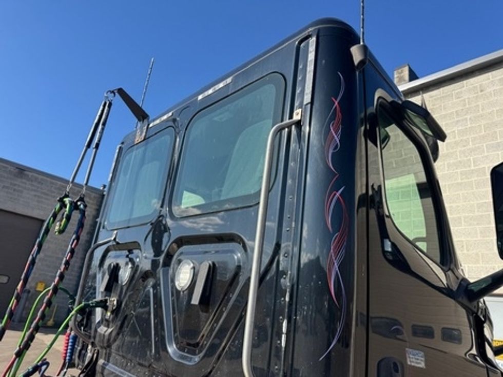 Day Cab Tractor-Heavy Duty Tractors-Freightliner-2019-T12664ST-Elmira-NY-272,132\n\t\tmiles-$ 41,250 - Image 18