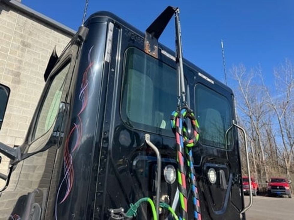 Day Cab Tractor-Heavy Duty Tractors-Freightliner-2019-T12664ST-Elmira-NY-272,132\n\t\tmiles-$ 41,250 - Image 19