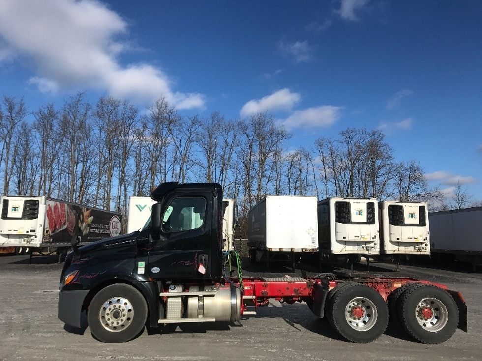Day Cab Tractor-Heavy Duty Tractors-Freightliner-2019-T12664ST-Elmira-NY-272,132\n\t\tmiles-$ 41,250 - Image 4