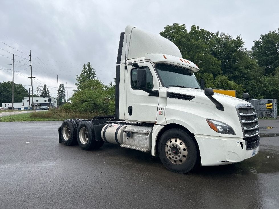 Day Cab Tractor-Heavy Duty Tractors-Freightliner-2019-T12664ST-Elmira-NY-340,202\n\t\tmiles-$ 38,750 - Image 1