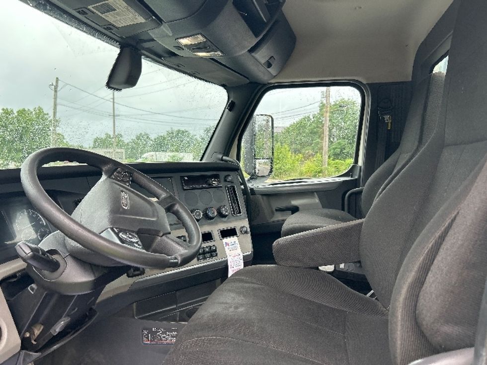 Day Cab Tractor-Heavy Duty Tractors-Freightliner-2019-T12664ST-Elmira-NY-340,202\n\t\tmiles-$ 38,750 - Image 10