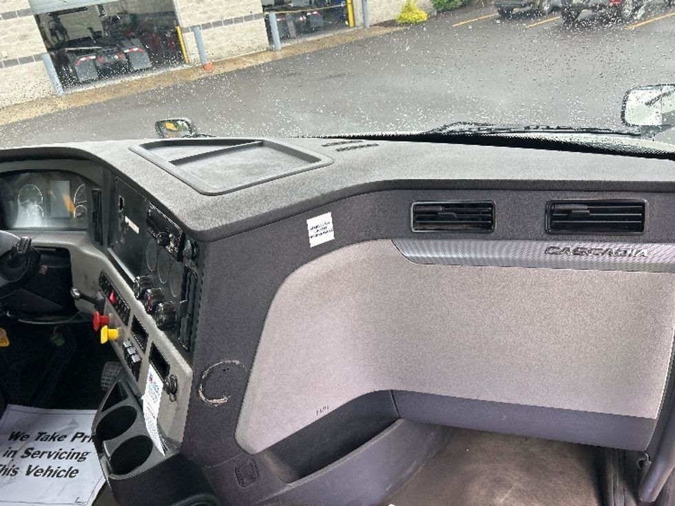 Day Cab Tractor-Heavy Duty Tractors-Freightliner-2019-T12664ST-Elmira-NY-340,202\n\t\tmiles-$ 38,750 - Image 13
