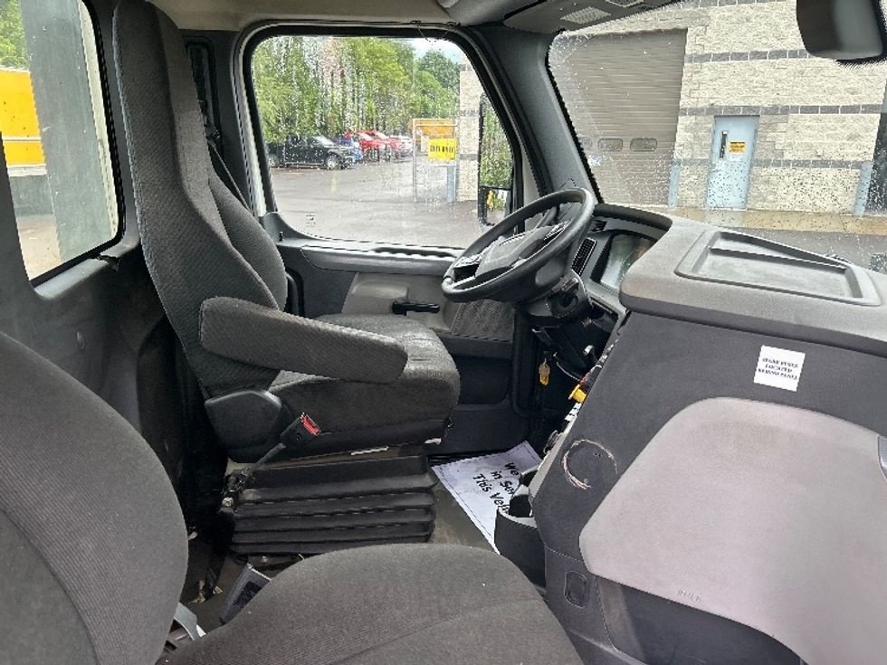 Day Cab Tractor-Heavy Duty Tractors-Freightliner-2019-T12664ST-Elmira-NY-340,202\n\t\tmiles-$ 38,750 - Image 14