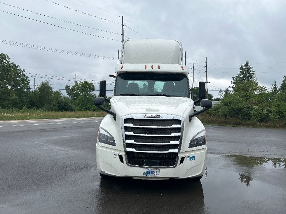 Day Cab Tractor-Heavy Duty Tractors-Freightliner-2019-T12664ST-Elmira-NY-340,202\n\t\tmiles-$ 38,750 - Image 2