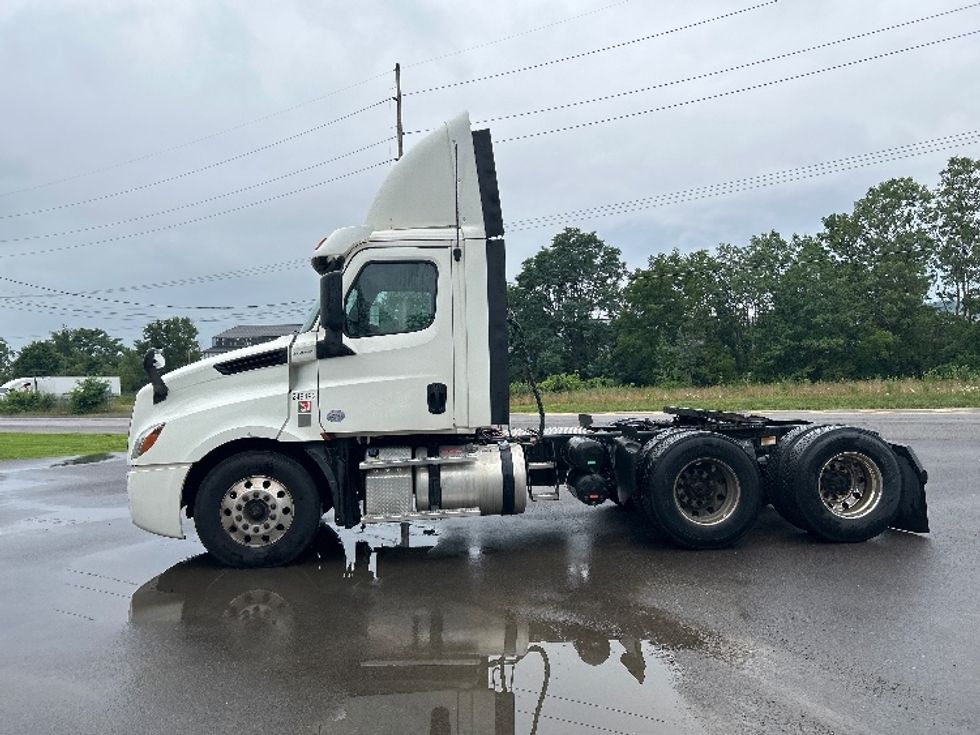 Day Cab Tractor-Heavy Duty Tractors-Freightliner-2019-T12664ST-Elmira-NY-340,202\n\t\tmiles-$ 38,750 - Image 4