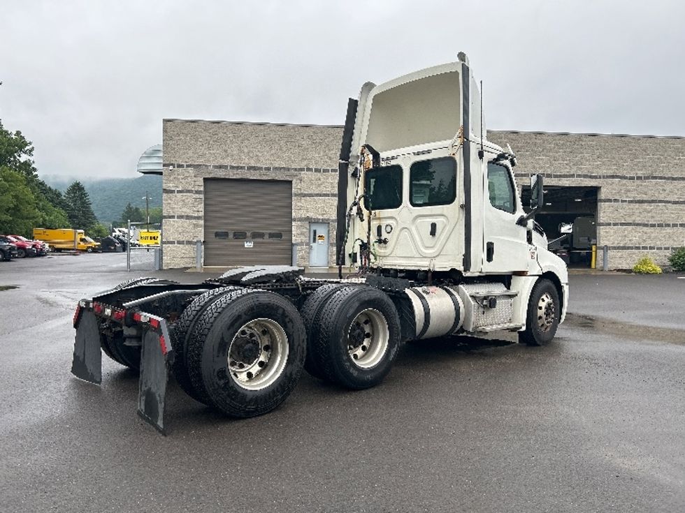 Day Cab Tractor-Heavy Duty Tractors-Freightliner-2019-T12664ST-Elmira-NY-340,202\n\t\tmiles-$ 38,750 - Image 7