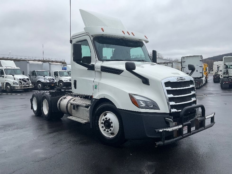 Day Cab Tractor-Heavy Duty Tractors-Freightliner-2019-T12664ST-Elmira-NY-410,000\n\t\tmiles-$ 45,500 - Image 1