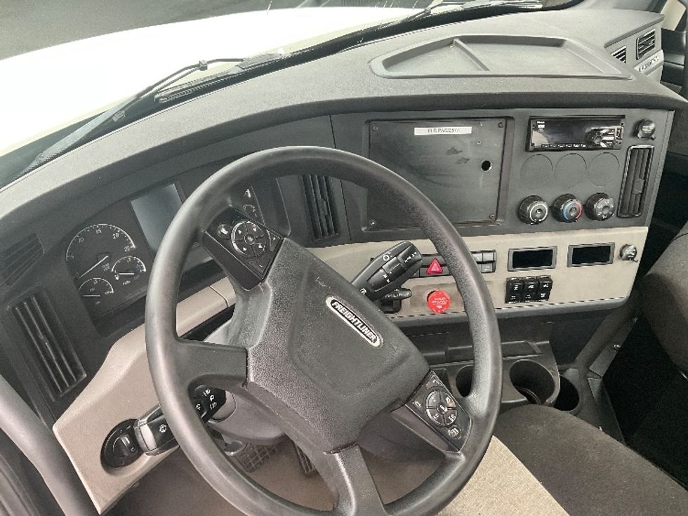 Day Cab Tractor-Heavy Duty Tractors-Freightliner-2019-T12664ST-Elmira-NY-410,000\n\t\tmiles-$ 45,500 - Image 10