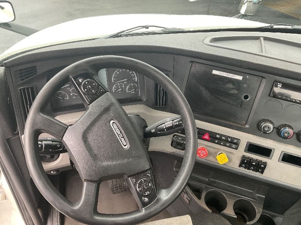Day Cab Tractor-Heavy Duty Tractors-Freightliner-2019-T12664ST-Elmira-NY-410,000\n\t\tmiles-$ 45,500 - Image 11