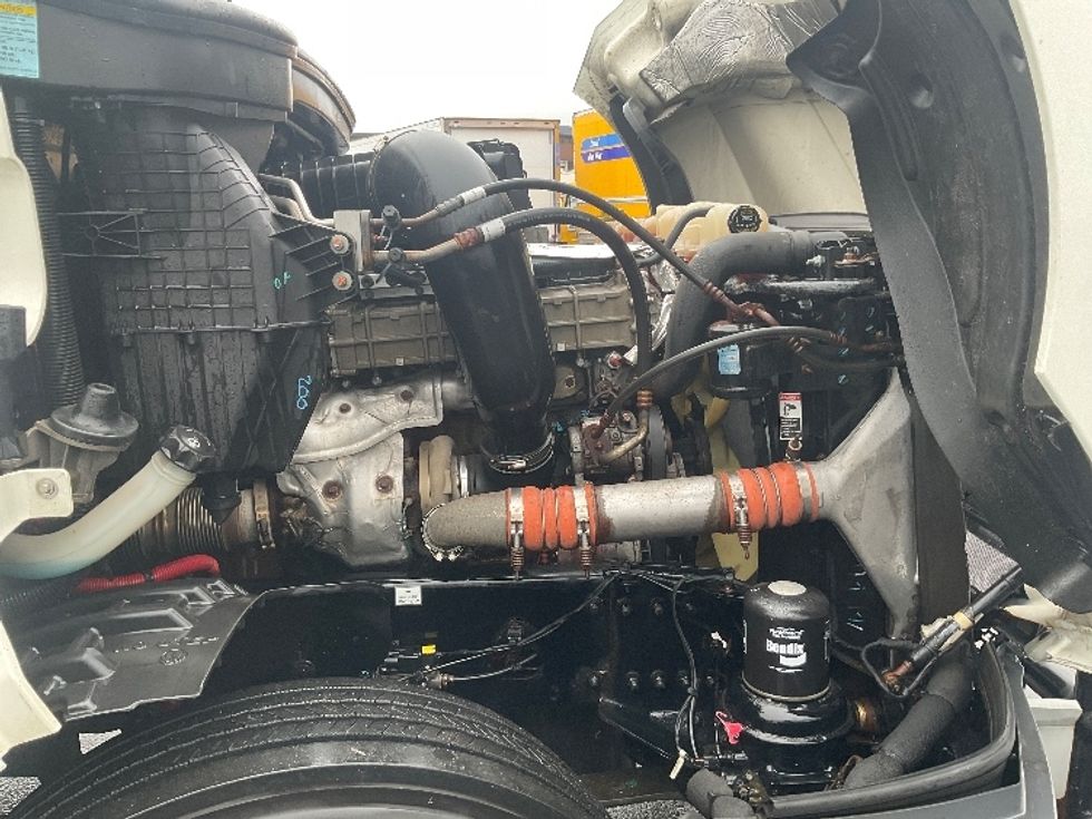 Day Cab Tractor-Heavy Duty Tractors-Freightliner-2019-T12664ST-Elmira-NY-410,000\n\t\tmiles-$ 45,500 - Image 15