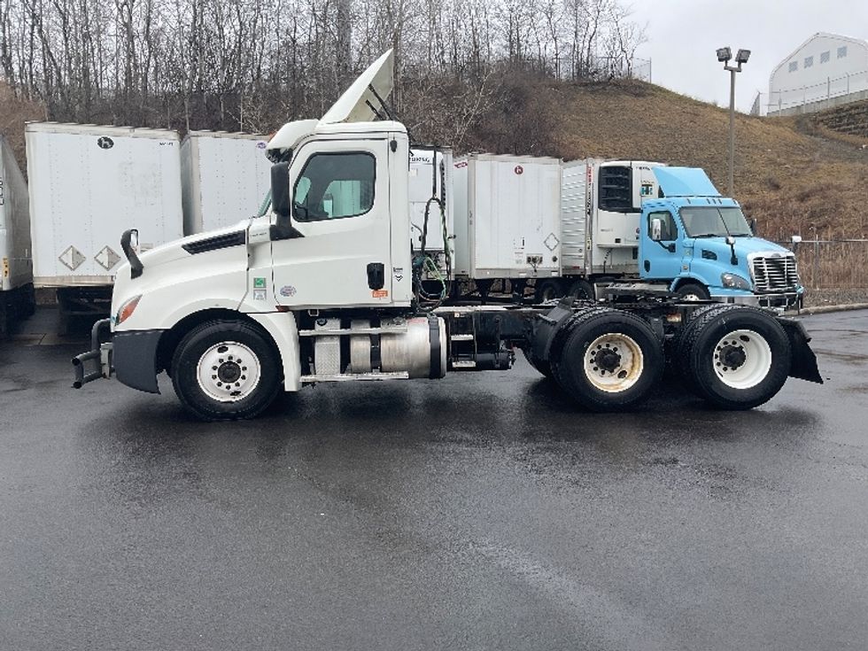 Day Cab Tractor-Heavy Duty Tractors-Freightliner-2019-T12664ST-Elmira-NY-410,000\n\t\tmiles-$ 45,500 - Image 4