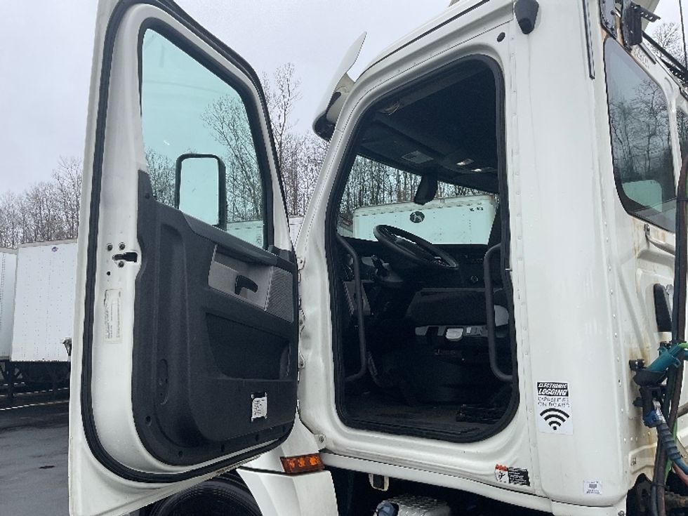Day Cab Tractor-Heavy Duty Tractors-Freightliner-2019-T12664ST-Elmira-NY-410,000\n\t\tmiles-$ 45,500 - Image 9