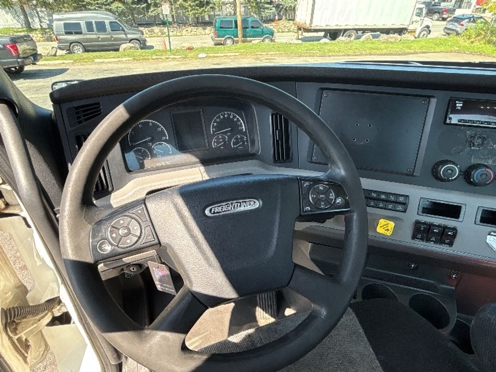 Day Cab Tractor-Heavy Duty Tractors-Freightliner-2019-T12664ST-Elmsford-NY-455,137\n\t\tmiles-$ 48,750 - Image 11