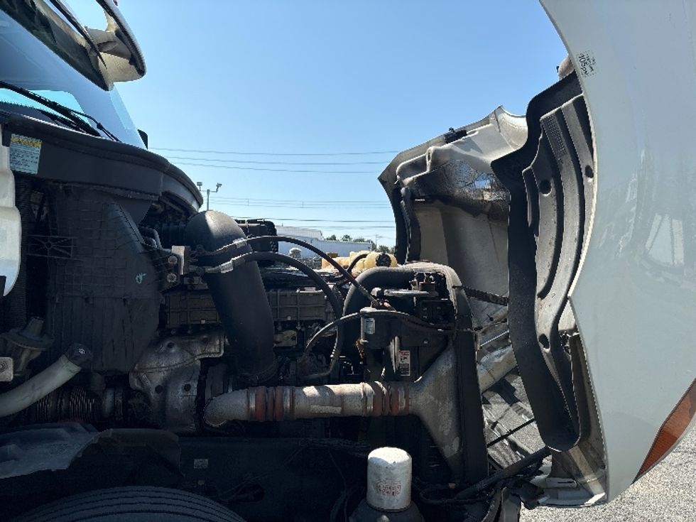 Day Cab Tractor-Heavy Duty Tractors-Freightliner-2019-T12664ST-Elmsford-NY-455,137\n\t\tmiles-$ 48,750 - Image 15