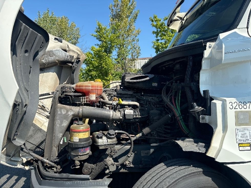 Day Cab Tractor-Heavy Duty Tractors-Freightliner-2019-T12664ST-Elmsford-NY-455,137\n\t\tmiles-$ 48,750 - Image 16