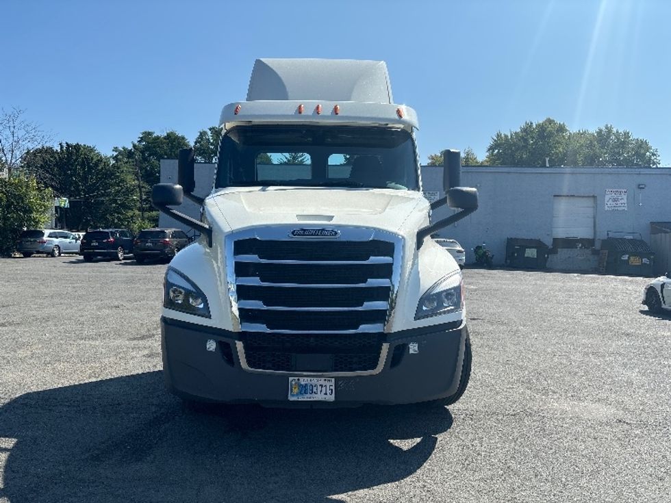 Day Cab Tractor-Heavy Duty Tractors-Freightliner-2019-T12664ST-Elmsford-NY-455,137\n\t\tmiles-$ 48,750 - Image 2
