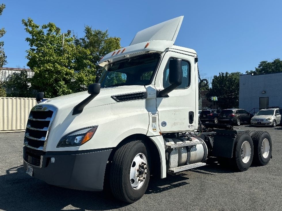 Day Cab Tractor-Heavy Duty Tractors-Freightliner-2019-T12664ST-Elmsford-NY-455,137\n\t\tmiles-$ 48,750 - Image 3