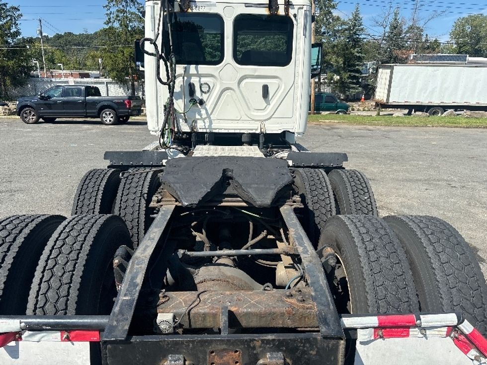 Day Cab Tractor-Heavy Duty Tractors-Freightliner-2019-T12664ST-Elmsford-NY-455,137\n\t\tmiles-$ 48,750 - Image 6