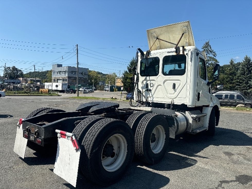 Day Cab Tractor-Heavy Duty Tractors-Freightliner-2019-T12664ST-Elmsford-NY-455,137\n\t\tmiles-$ 48,750 - Image 7