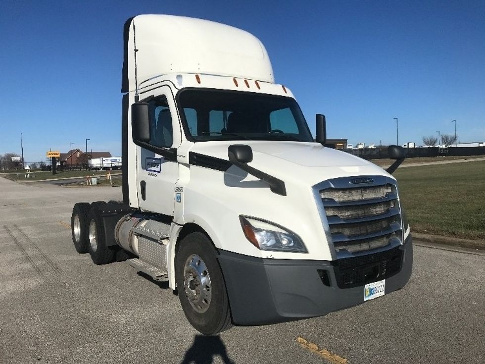 Day Cab Tractor-Heavy Duty Tractors-Freightliner-2019-T12664ST-Evansville-IN-353,296\n\t\tmiles-$ 46,500 - Image 1