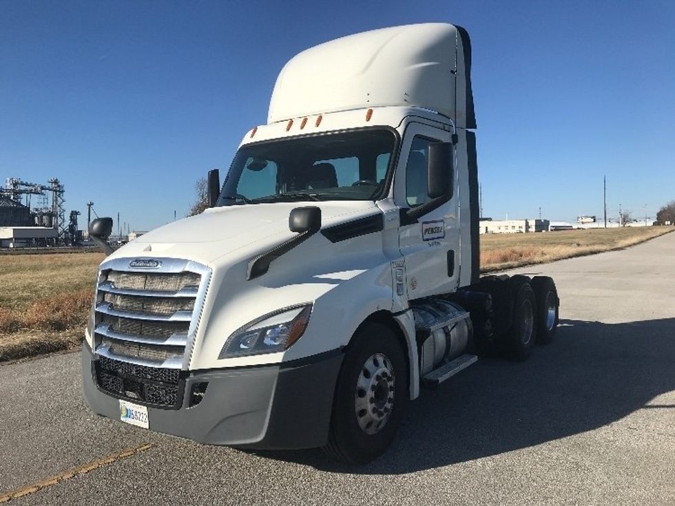 Day Cab Tractor-Heavy Duty Tractors-Freightliner-2019-T12664ST-Evansville-IN-353,296\n\t\tmiles-$ 46,500 - Image 3