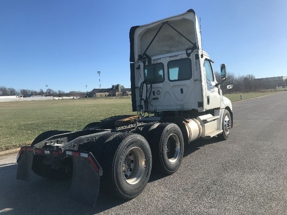 Day Cab Tractor-Heavy Duty Tractors-Freightliner-2019-T12664ST-Evansville-IN-353,296\n\t\tmiles-$ 46,500 - Image 7