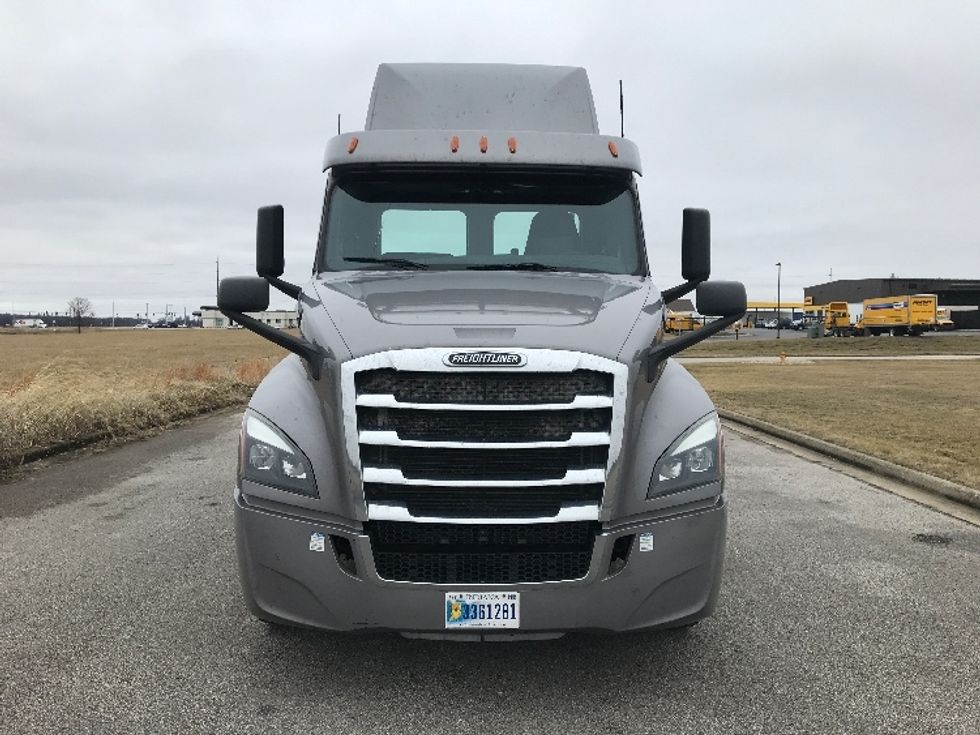 Day Cab Tractor-Heavy Duty Tractors-Freightliner-2019-T12664ST-Evansville-IN-390,686\n\t\tmiles-$ 39,500 - Image 2