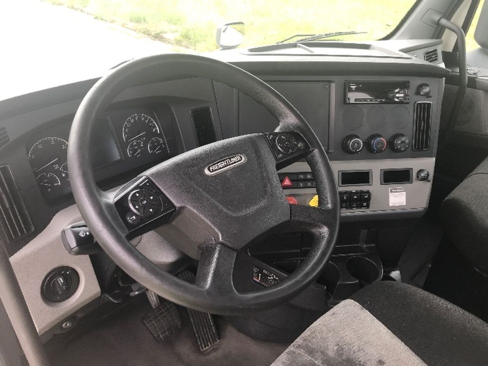 Day Cab Tractor-Heavy Duty Tractors-Freightliner-2019-T12664ST-Evansville-IN-391,465\n\t\tmiles-$ 43,500 - Image 10